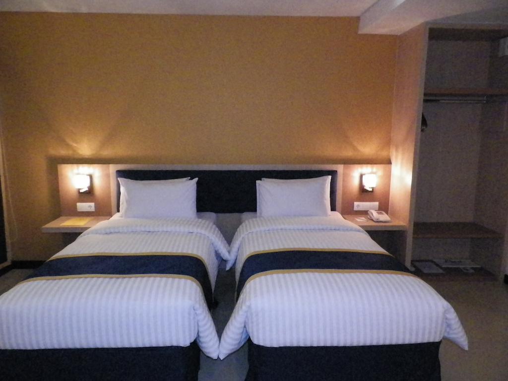 D'Best Hotel Pasar Baru Bandung Rum bild