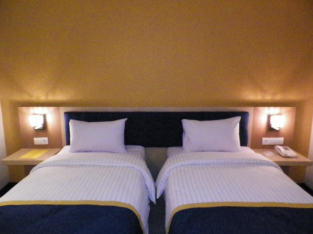 D'Best Hotel Pasar Baru Bandung Rum bild