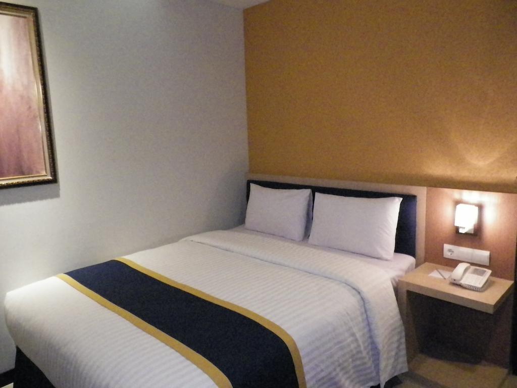 D'Best Hotel Pasar Baru Bandung Exteriör bild