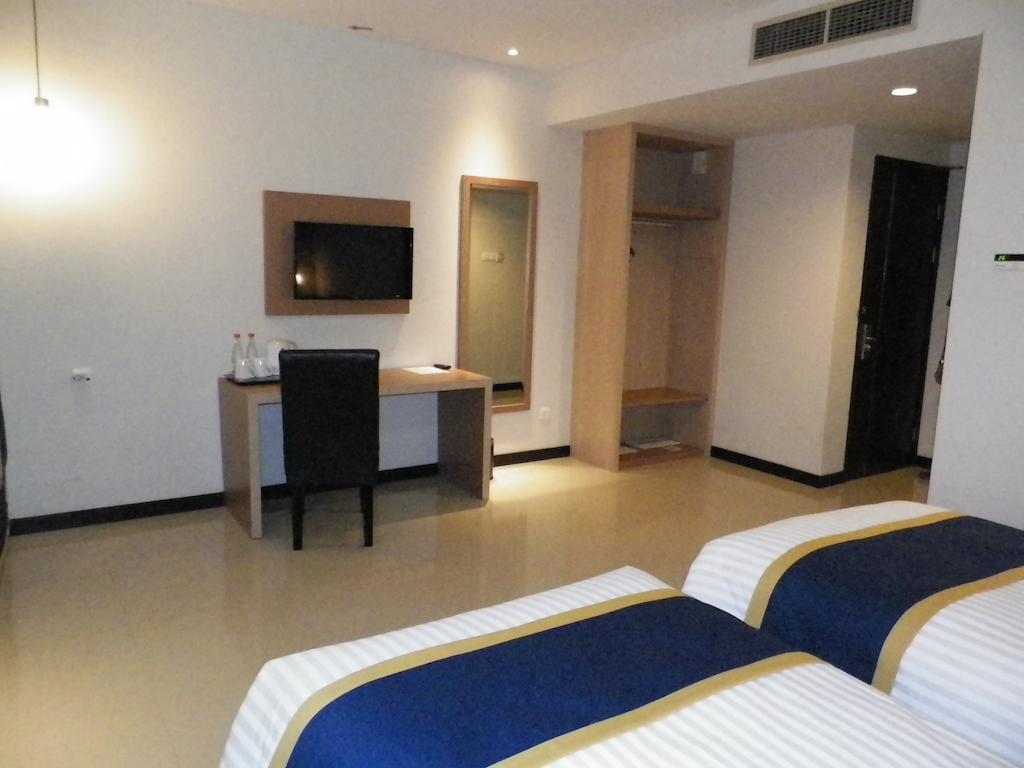 D'Best Hotel Pasar Baru Bandung Exteriör bild