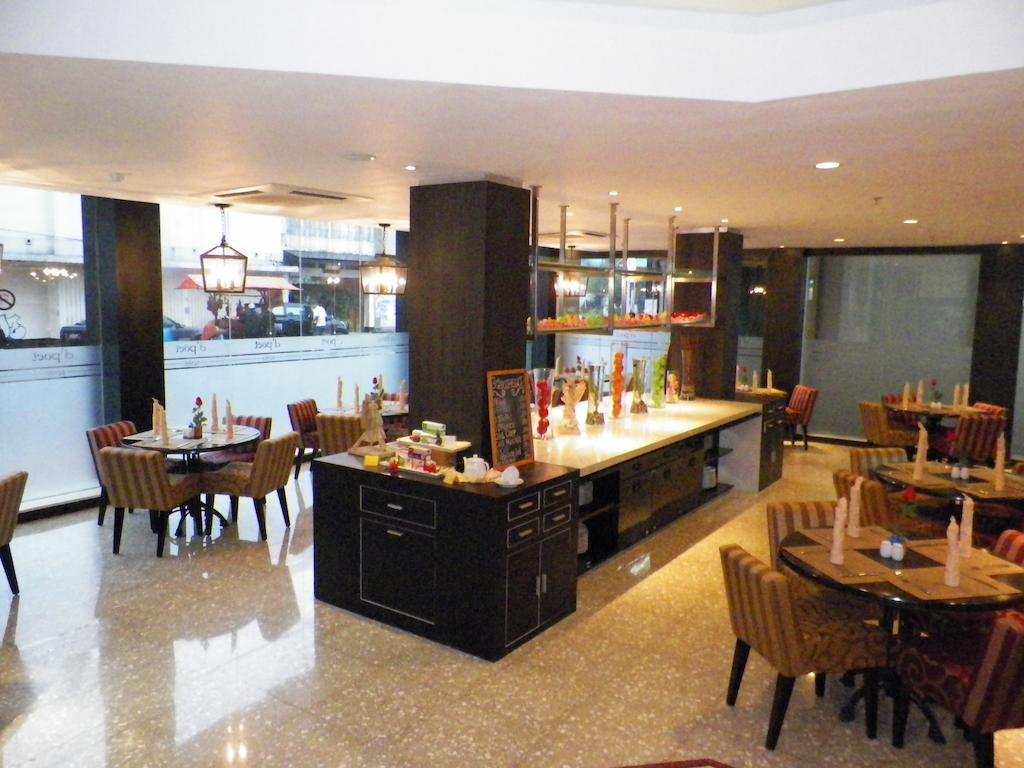 D'Best Hotel Pasar Baru Bandung Exteriör bild