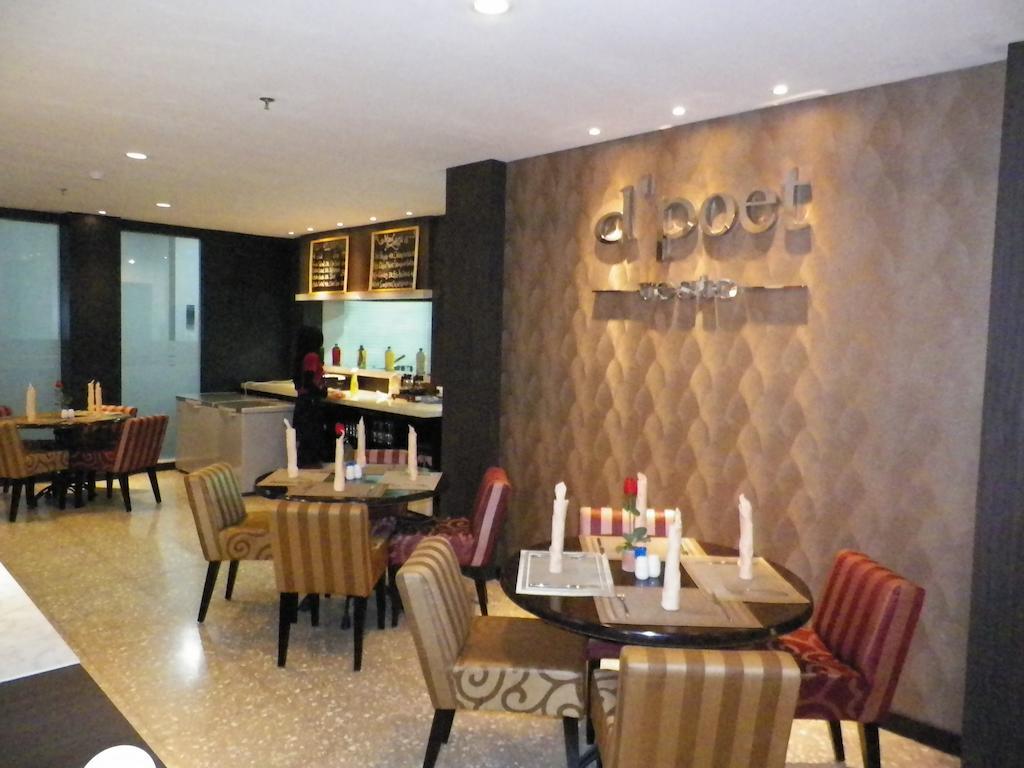 D'Best Hotel Pasar Baru Bandung Exteriör bild