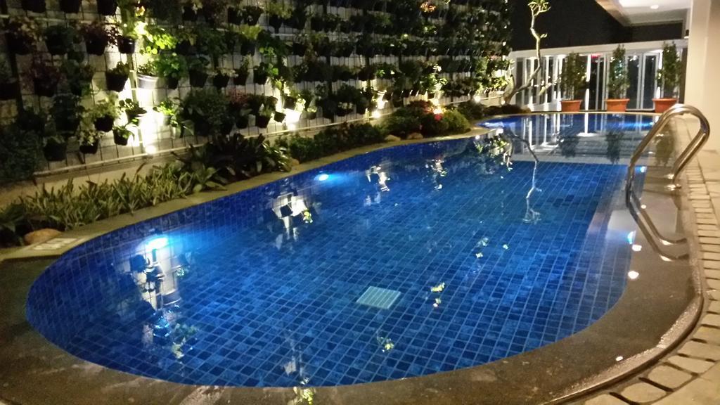 D'Best Hotel Pasar Baru Bandung Exteriör bild